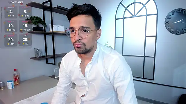 Snapshot of Edward_max chatting on 02-16-26, 03:35 Edward max online show from 02-16-26, 03:35