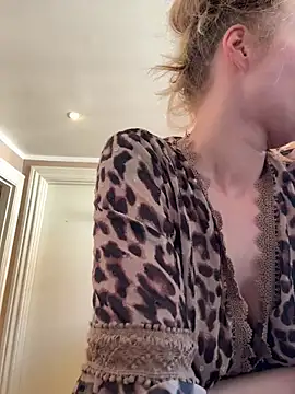 Snapshot of Hr_Frk_Olsen chatting on 04-01-26, 01:41 Hr Frk Olsen online show from 04-01-26, 01:41