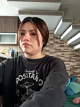 Snapshot of Elsa_sweet chatting on 05-08-26, 04:23 Elsa sweet online show from 05-08-26, 04:23