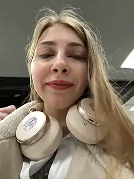 Sunny   Bunny online show from 01-22-25, 02:14