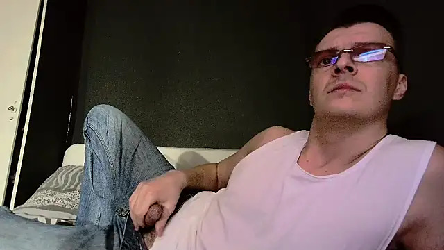 Snapshot of Rosieflo chatting on 12-10-24, 01:00 Rosieflo online show from 12-10-24, 01:00