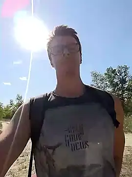 Snapshot of Rosieflo chatting on 09-16-25, 11:33 Rosieflo online show from 09-16-25, 11:33