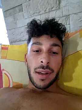 Snapshot of Iulianmarius12 chatting on 09-19-25, 01:01 Iulianmarius12 online show from 09-19-25, 01:01