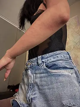 Hilary pinkk online show from 11-20-25, 02:56