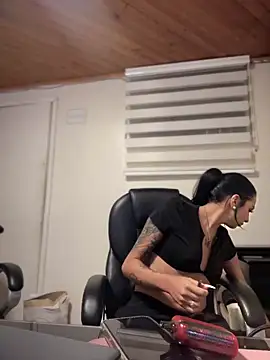 Hilary pinkk online show from 12-19-25, 02:29