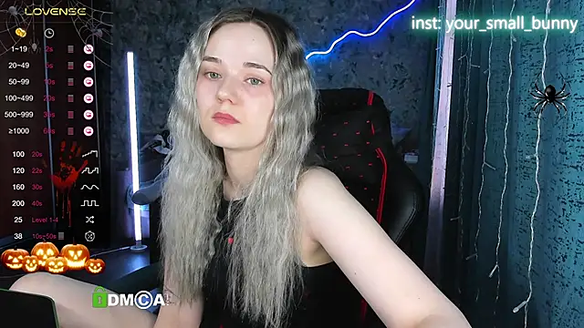 Snapshot of Your_small_bunny chatting on 10-25-25, 02:08 Your small bunny online show from 10-25-25, 02:08