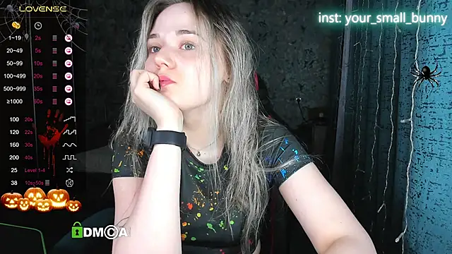 Snapshot of Your_small_bunny chatting on 10-27-25, 02:04 Your small bunny online show from 10-27-25, 02:04