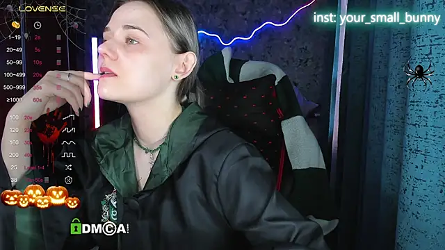 Snapshot of Your_small_bunny chatting on 11-01-25, 02:13 Your small bunny online show from 11-01-25, 02:13