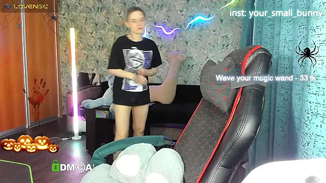 Snapshot of Your_small_bunny chatting on 11-02-25, 02:03 Your small bunny online show from 11-02-25, 02:03