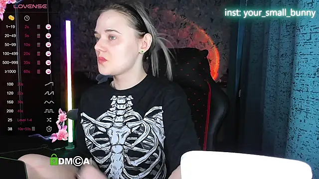 Snapshot of Your_small_bunny chatting on 11-04-25, 03:16 Your small bunny online show from 11-04-25, 03:16