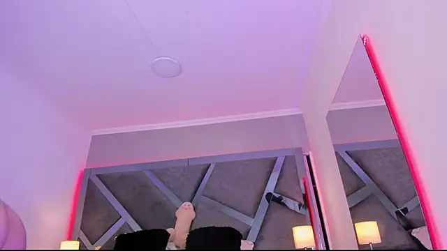 AmberiniHoffman online show from 02-20-25, 12:04