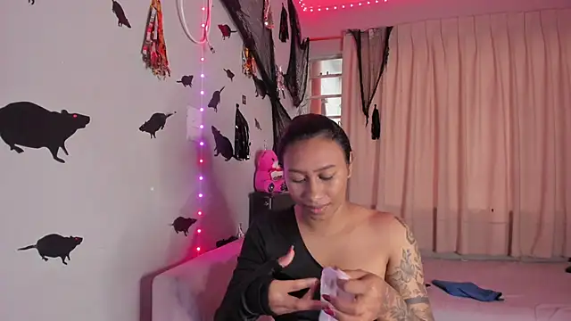 Snapshot of Brunettesexy0 chatting on 10-26-25, 04:02 Brunettesexy0 online show from 10-26-25, 04:02