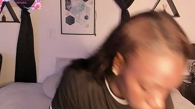 Snapshot of Khenta_Michells chatting on 02-17-26, 10:23 Khenta Michells online show from 02-17-26, 10:23