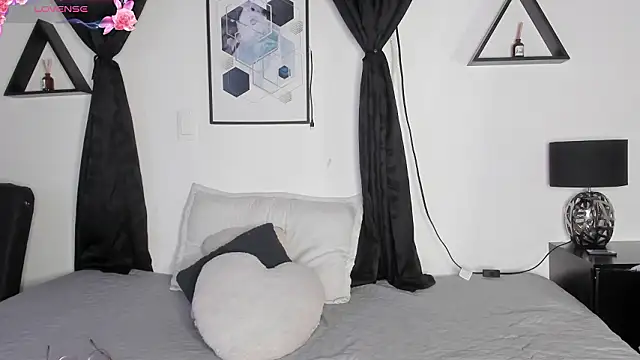 Snapshot of Khenta_Michells chatting on 03-12-26, 10:43 Khenta Michells online show from 03-12-26, 10:43