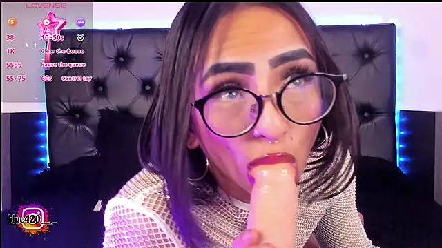 Skyler  blue4 online show from 02-06-25, 10:37