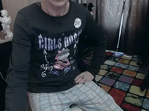 Snapshot of HornyClitX chatting on 01-19-25, 12:39 HornyClitX online show from 01-19-25, 12:39