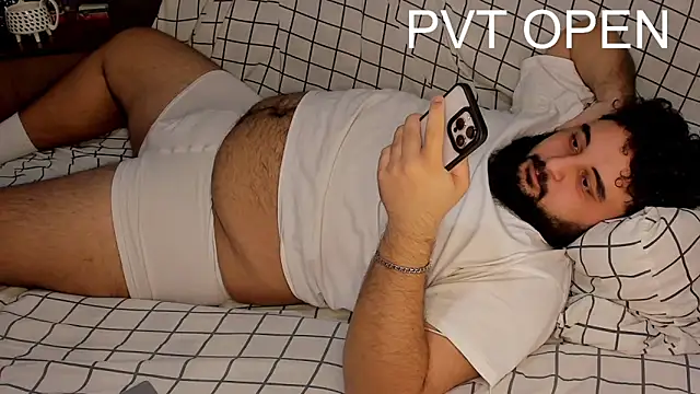 Snapshot of teddy_alan chatting on 03-05-25, 05:18 teddy alan online show from 03-05-25, 05:18