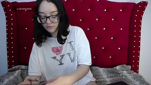 Snapshot of charlotte1-ls chatting on 12-17-24, 01:07 charlotte1-ls online show from 12-17-24, 01:07