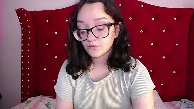 Snapshot of charlotte1-ls chatting on 02-14-25, 12:30 charlotte1-ls online show from 02-14-25, 12:30