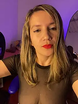 Snapshot of gwen_ashly chatting on 05-19-26, 05:14 gwen ashly online show from 05-19-26, 05:14