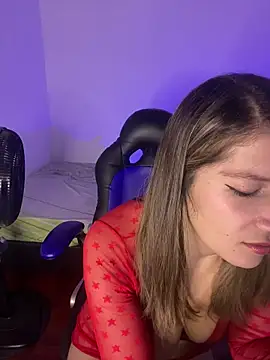Snapshot of gwen_ashly chatting on 06-10-26, 05:28 gwen ashly online show from 06-10-26, 05:28