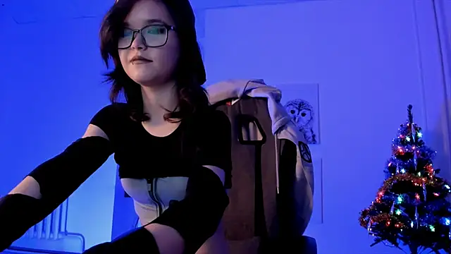 Elainebeness online show from 12-21-24, 02:09