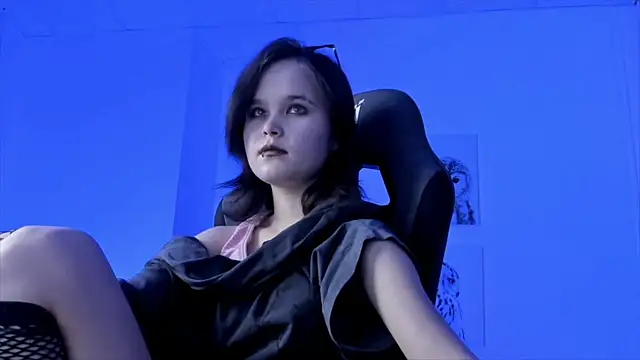 Elainebeness online show from 12-25-24, 01:53