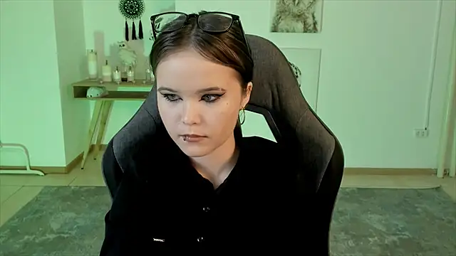 Elainebeness online show from 01-15-25, 07:23