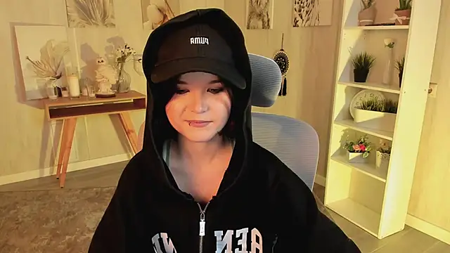 Elainebeness online show from 03-23-25, 01:42