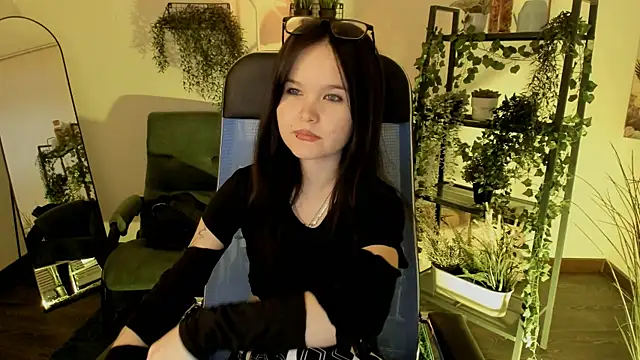 Snapshot of Elainebeness chatting on 05-27-26, 04:04 Elainebeness online show from 05-27-26, 04:04