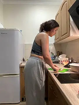 PoppyRobinson online show from 12-06-24, 06:50