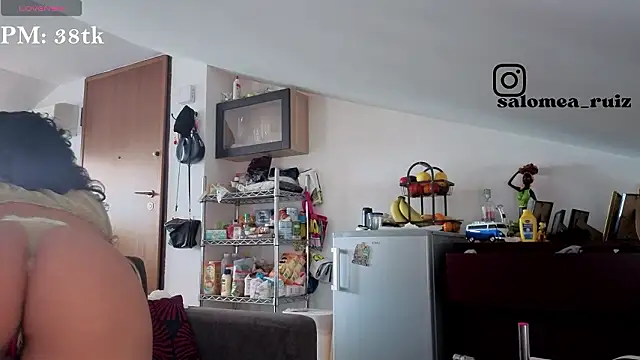 Snapshot of salomea_r chatting on 03-15-26, 02:01 salomea r online show from 03-15-26, 02:01