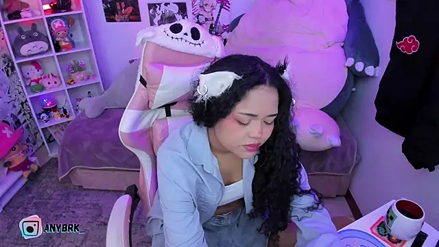 Snapshot of anyburkee chatting on 10-01-25, 12:27 anyburkee online show from 10-01-25, 12:27