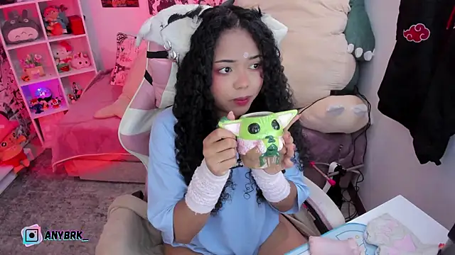 Snapshot of anyburkee chatting on 10-22-25, 12:11 anyburkee online show from 10-22-25, 12:11