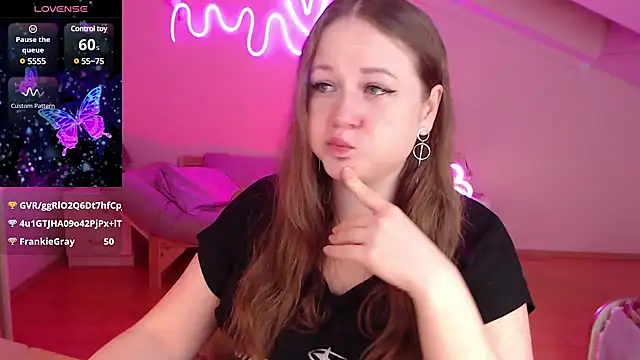 Snapshot of LizzyShine chatting on 12-04-24, 07:23 LizzyShine online show from 12-04-24, 07:23