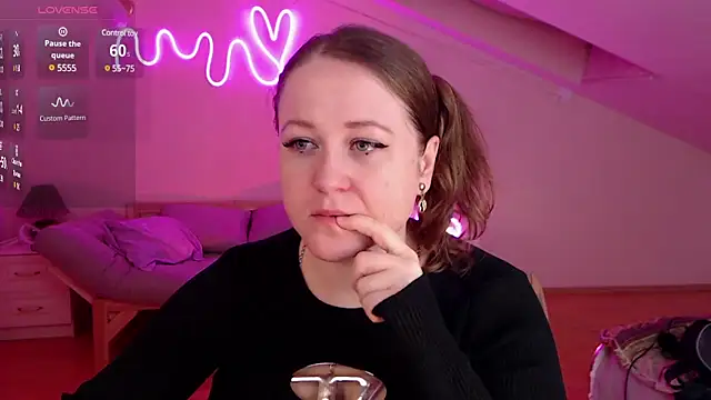 Snapshot of LizzyShine chatting on 12-06-24, 08:18 LizzyShine online show from 12-06-24, 08:18