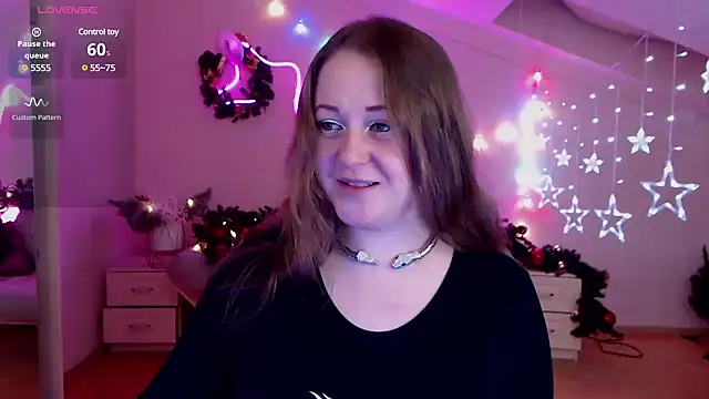 Snapshot of LizzyShine chatting on 12-15-24, 06:04 LizzyShine online show from 12-15-24, 06:04