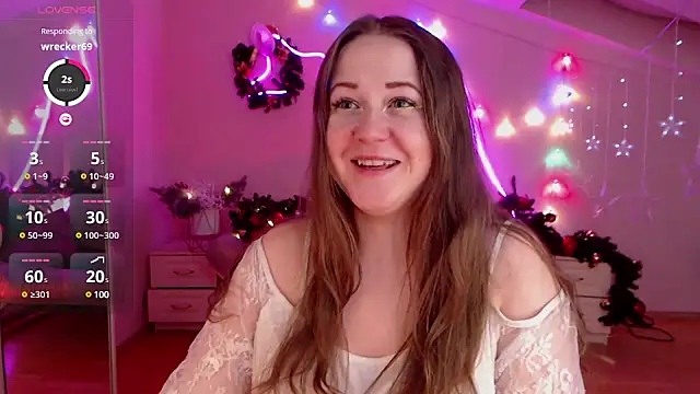 Snapshot of LizzyShine chatting on 12-17-24, 11:59 LizzyShine online show from 12-17-24, 11:59