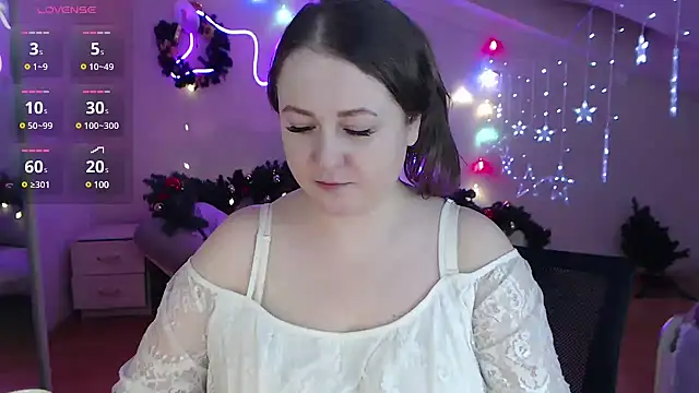 Snapshot of LizzyShine chatting on 12-22-24, 09:20 LizzyShine online show from 12-22-24, 09:20
