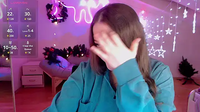 Snapshot of LizzyShine chatting on 12-24-24, 06:28 LizzyShine online show from 12-24-24, 06:28