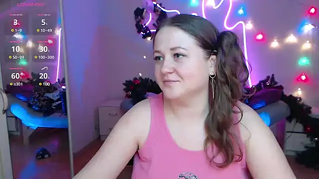 Snapshot of LizzyShine chatting on 01-07-25, 03:03 LizzyShine online show from 01-07-25, 03:03