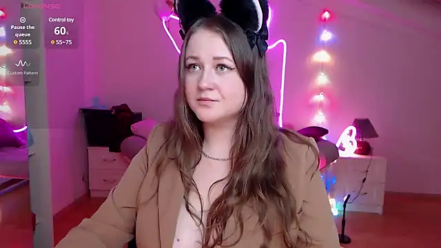 Snapshot of LizzyShine chatting on 01-13-25, 09:31 LizzyShine online show from 01-13-25, 09:31