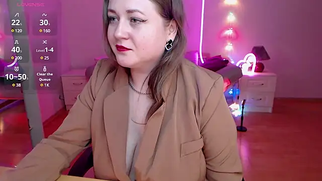 Snapshot of LizzyShine chatting on 01-19-25, 07:04 LizzyShine online show from 01-19-25, 07:04