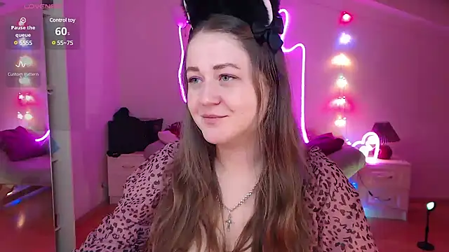 Snapshot of LizzyShine chatting on 01-22-25, 09:10 LizzyShine online show from 01-22-25, 09:10
