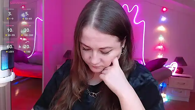 Snapshot of LizzyShine chatting on 01-27-25, 01:30 LizzyShine online show from 01-27-25, 01:30