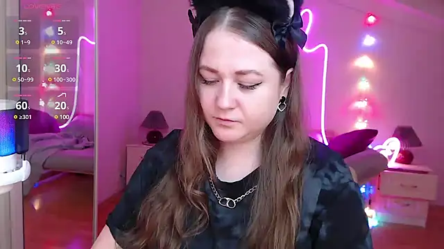 Snapshot of LizzyShine chatting on 01-27-25, 04:33 LizzyShine online show from 01-27-25, 04:33
