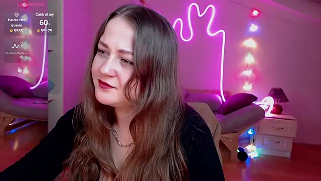 Snapshot of LizzyShine chatting on 01-30-25, 10:19 LizzyShine online show from 01-30-25, 10:19