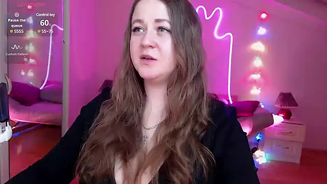 Snapshot of LizzyShine chatting on 02-03-25, 05:46 LizzyShine online show from 02-03-25, 05:46