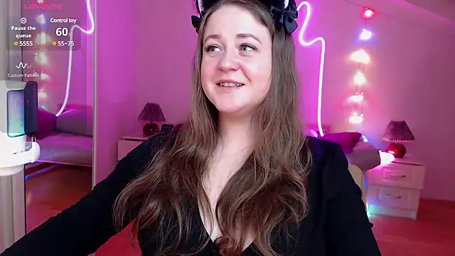 Snapshot of LizzyShine chatting on 02-03-25, 08:57 LizzyShine online show from 02-03-25, 08:57