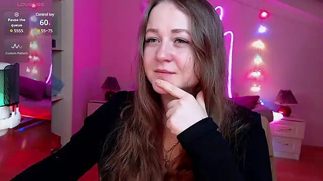 Snapshot of LizzyShine chatting on 02-04-25, 07:11 LizzyShine online show from 02-04-25, 07:11